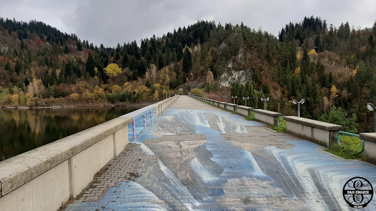 Waterdam op het Czorsztyn Reservoir